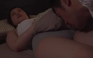 3 ngày ông xã đi công tác, vợ yêu ở nhà nữa đêm bị bố anh xã mò vào phòng
