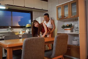 Con gái bị ông chồng mới của mẹ nện mỗi ngày, cho dù đã có người yêu